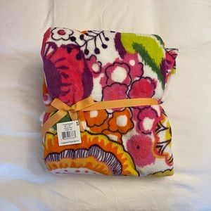 NWT Vera Bradley throw blanket in clementine
